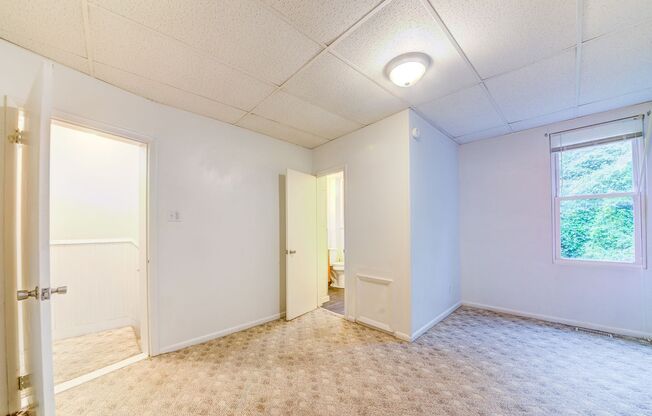 2 beds, 1 bath, $1,299, Unit Apt 3