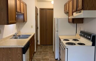 2 beds, 1 bath, 799 sqft, $720, Unit 102