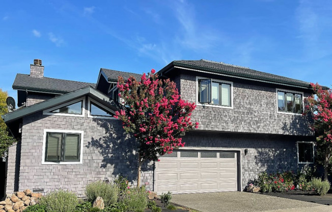 567 RIVIERA CIR