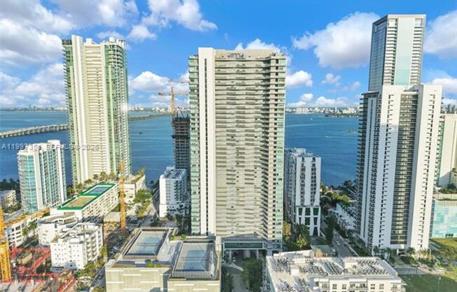 3 beds, 2 baths, 1,395 sqft, $7,250, Unit 460 NE 28th St # 2908