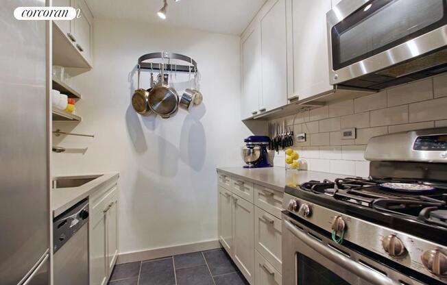 77 E 12 ST