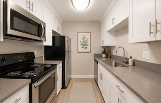 Modern Studio, 1 & 2 Bedroom Apartments in La Mesa Near Lake Murray