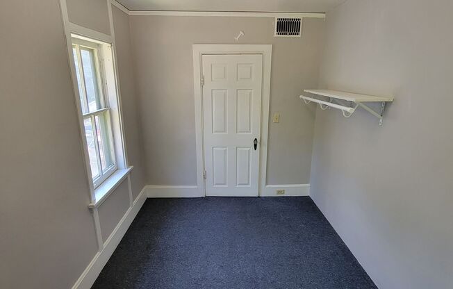 3 beds, 1 bath, 1,000 sqft, $895