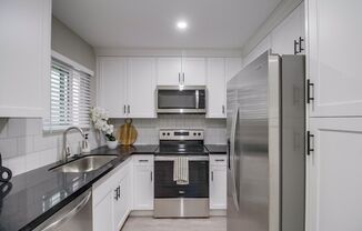 THE POINTE - JUST RENOVATED! Luxurious Community, W/D In Unit