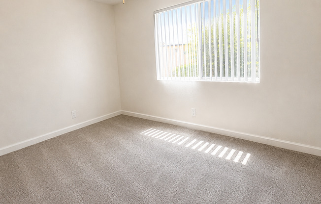 2 beds, 1 bath, 780 sqft, $2,295, Unit 667-O