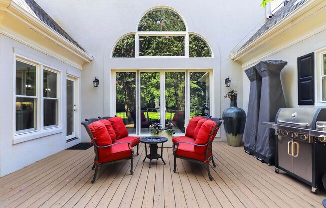 4 beds, 3.5 baths, $6,300