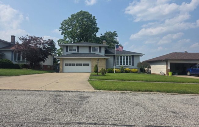 2908 BOWMEN LN