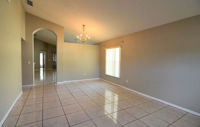 4BR 2BA in Apopka community of Country Crossing at Spring Ridge, with 2 car garage and screened in porch!!!