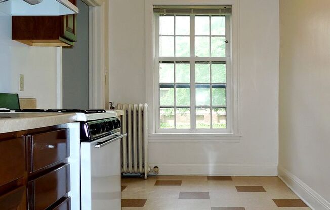 1 bed, 1 bath, 410 sqft, $1,025, Unit 24 - 125