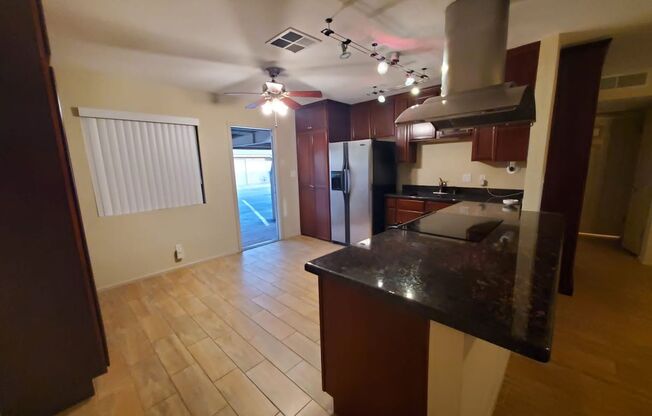Charming 2 bedroom close to ASU!!!  Pool, Washer/Dryer!!!  Available NOW!!!