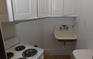 Studio, 1 bath, $795, Unit Unit 3