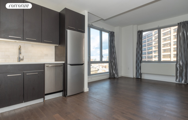 321 W 110 ST