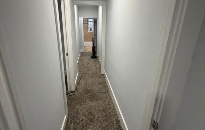 241 W QUEEN LN