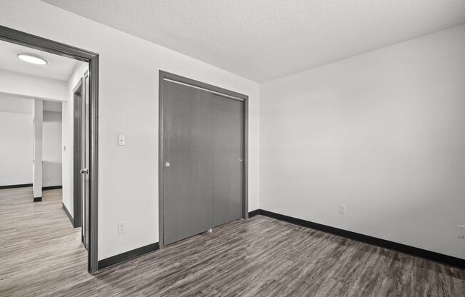 2 beds, 1 bath, 720 sqft, $905, Unit 01-017