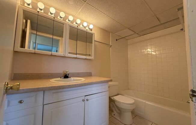 2 beds, 1 bath, 874 sqft, $1,445, Unit Q-14