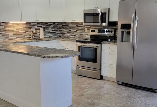 Annual UNfurnished ground floor beautifully renovated downtown Sarasota condo.