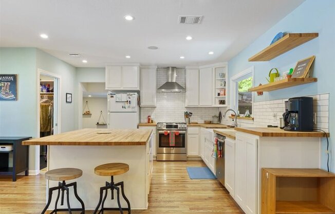 5711 CHESTERFIELD AVE