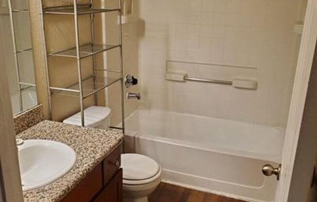 2 beds, 2 baths, $1,300, Unit #2012