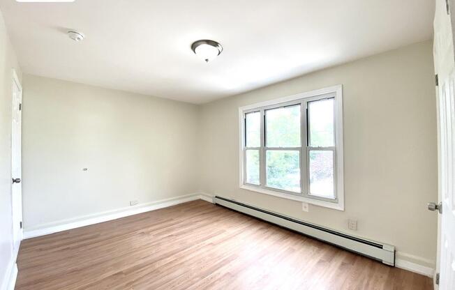 1198 E 94 ST
