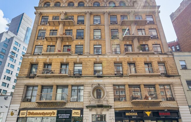 2 beds, 1 bath, $6,300, Unit 4B