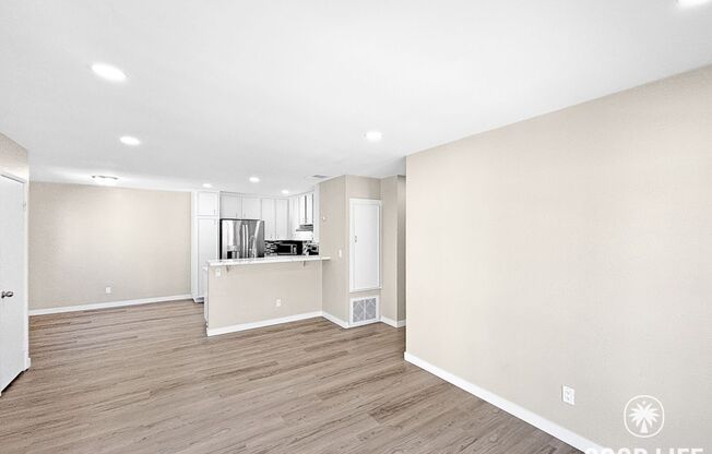 Stunning 3BD/2BA 2nd Floor Condo in Chula Vista W/ A/C, W/D, 2 Balconies, Community Pool & Spa!