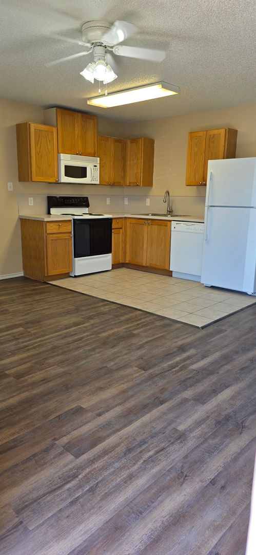 Autumn Ridge 2 BR/2 BA