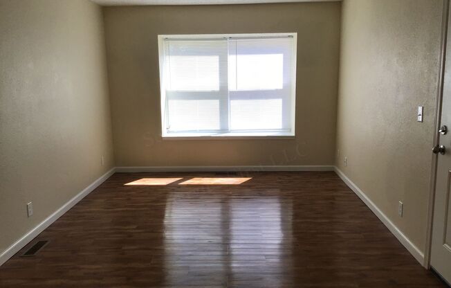 2 beds, 1 bath, 800 sqft, $895, Unit 02