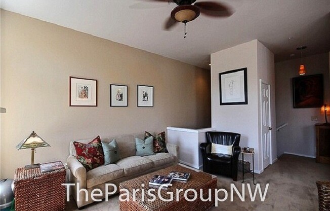 Gorgeous Renton Highlands Condo * Attached Garage * Upgrades