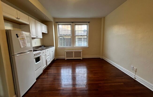 Studio, 1 bath, 294 sqft, $1,250, Unit New King Edward  3B7