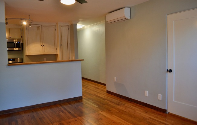 1 bed, 1 bath, $2,495, Unit 2317 Lincoln Ave