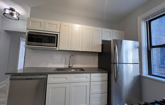 3 beds, 1 bath, 825 sqft, $3,595, Unit 2121-27-1A