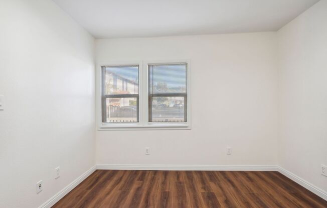 2 beds, 1 bath, $2,795