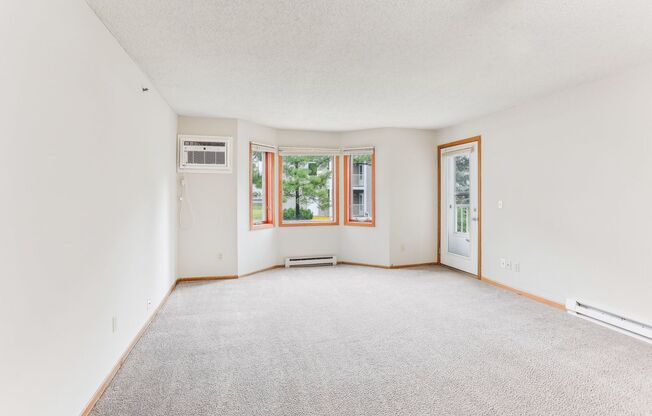 1 bed, 1 bath, 895 sqft, $1,299, Unit 2350-117