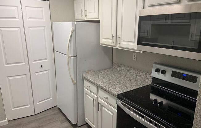 2 beds, 1 bath, $1,500, Unit #208