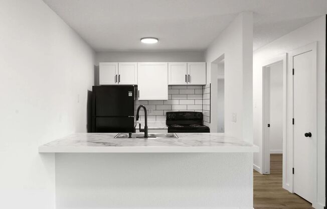 2 beds, 1 bath, $947, Unit 3909-52