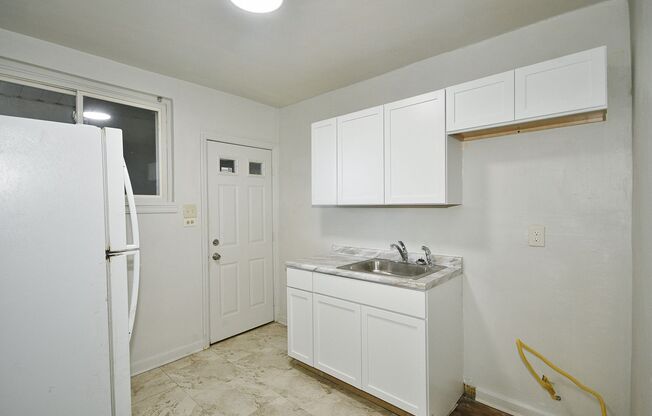 3 beds, 1 bath, 500 sqft, $1,200, Unit 2937 Freeland Street Unit 1