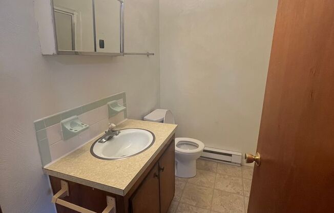 1 bed, 1 bath, 500 sqft, $1,130, Unit R-12