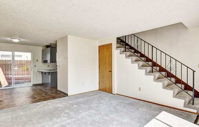 spr03 - 2415 E 30th St