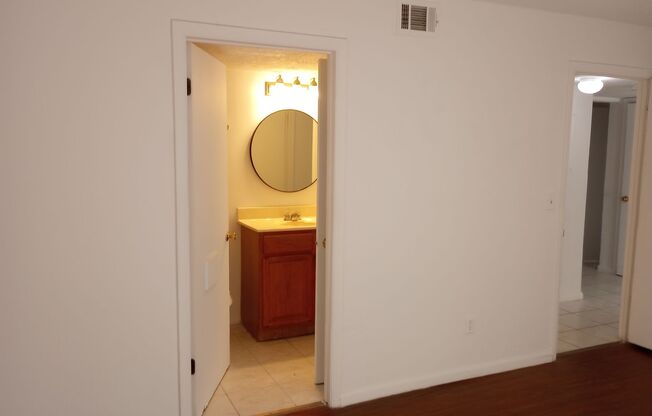 2 bed 1 bath condo with 1000 sf.