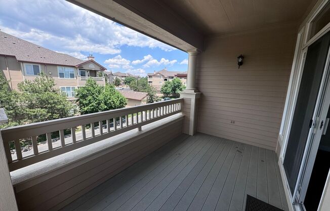 July 1st Move in! Top Floor 2 Bed / 2 Bath Condo with Mountain Views and 1 car detached garage in SW Littleton!
