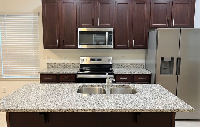 Like New 1/1 Garage Apartment with 1-Car Garage Included (Utilities Included)