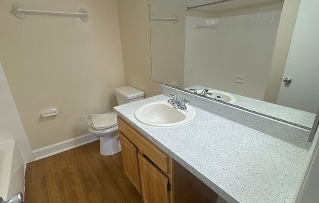 3 beds, 2 baths, 1,300 sqft, $2,100, Unit 3335 #202