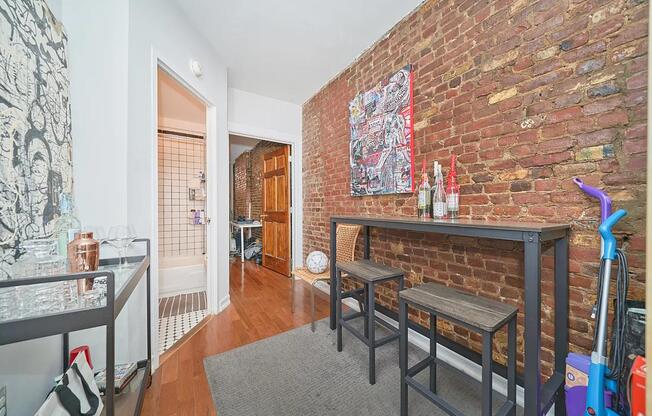 335 W 43 ST
