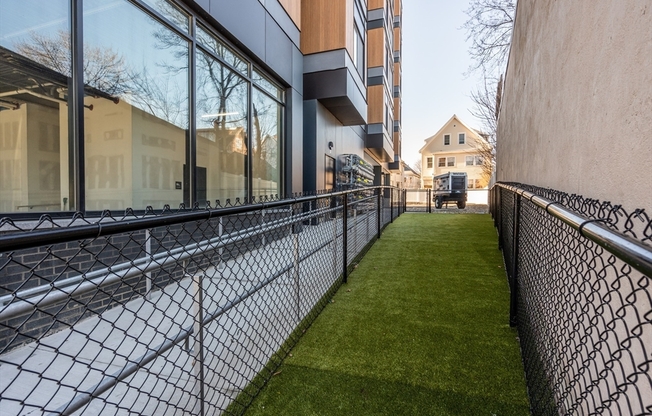 1 bed, 1 bath, 570 sqft, $2,000, Unit 405