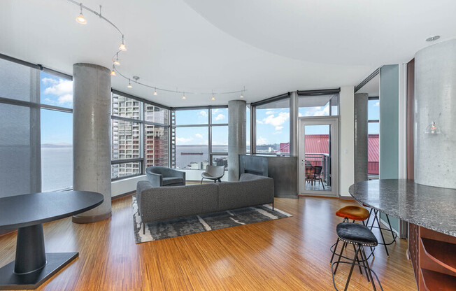 2033 2nd Ave, #807