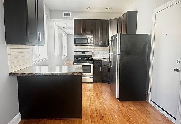 2 beds, 2 baths, 1,350 sqft, $2,700, Unit 4452-3