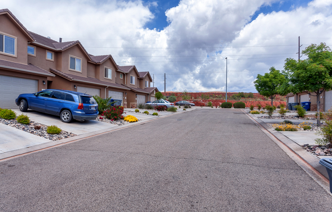 3 Bedroom Bluffview Townhome available with BRAND NEW Carpet