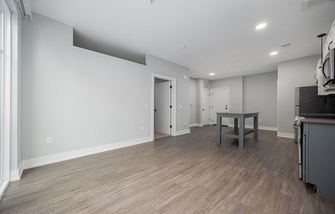 1 bed, 1 bath, $1,195, Unit 423