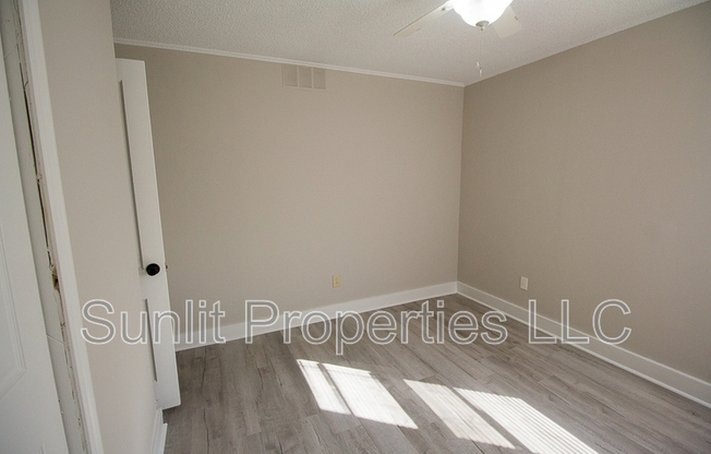 3 beds, 1 bath, 1,135 sqft, $1,400