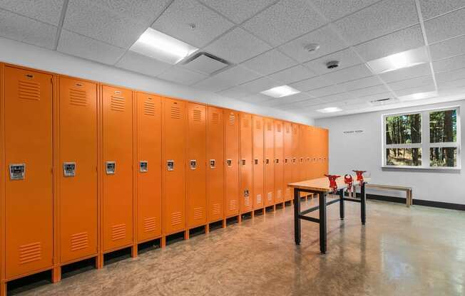 TheNest_Bend_OR_Interior_Amenity_SnowboardLockers